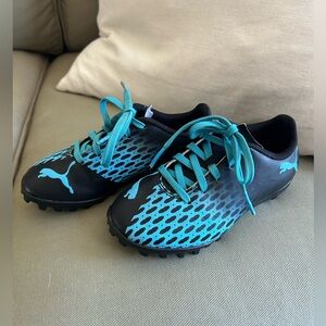 Puma little kid indoor/turf soccer cleats, size 11